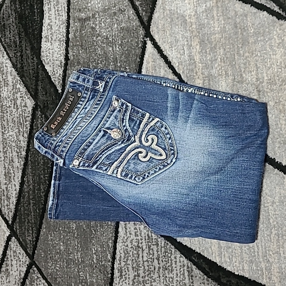 ROCK REVIVAL GWEN EMBROIDERED LEATHER TRIM EASY-FIT CAPRI DENIM JEAN